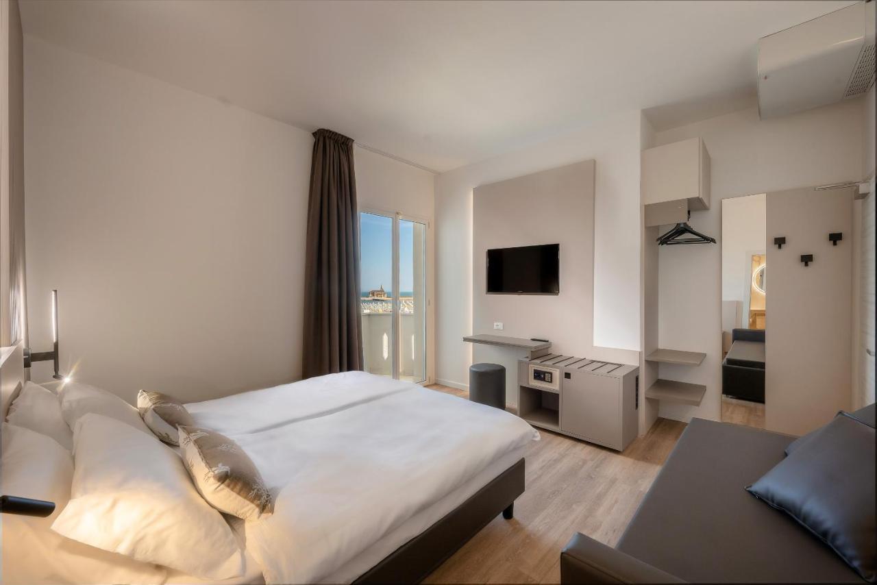 Hotel Delfino Caorle Buitenkant foto