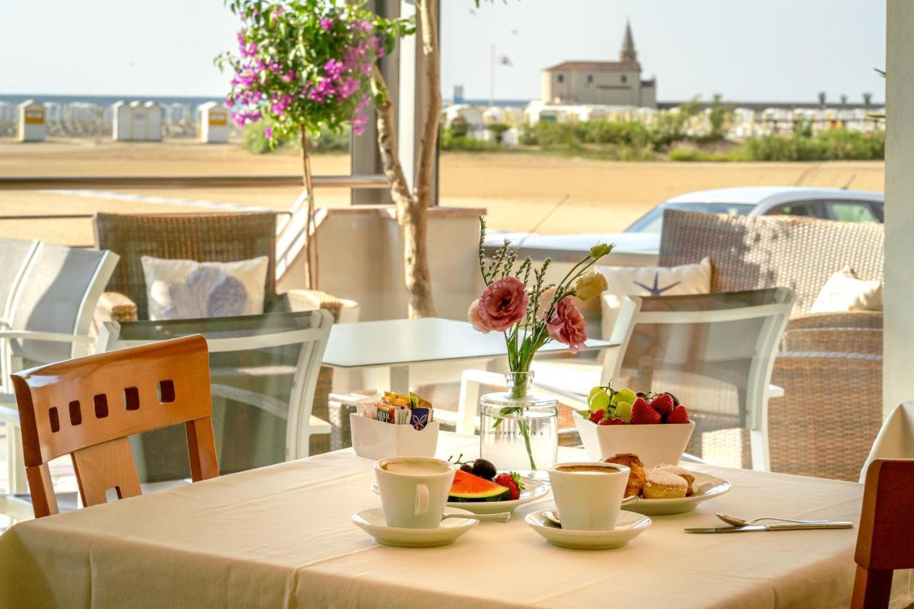 Hotel Delfino Caorle Buitenkant foto