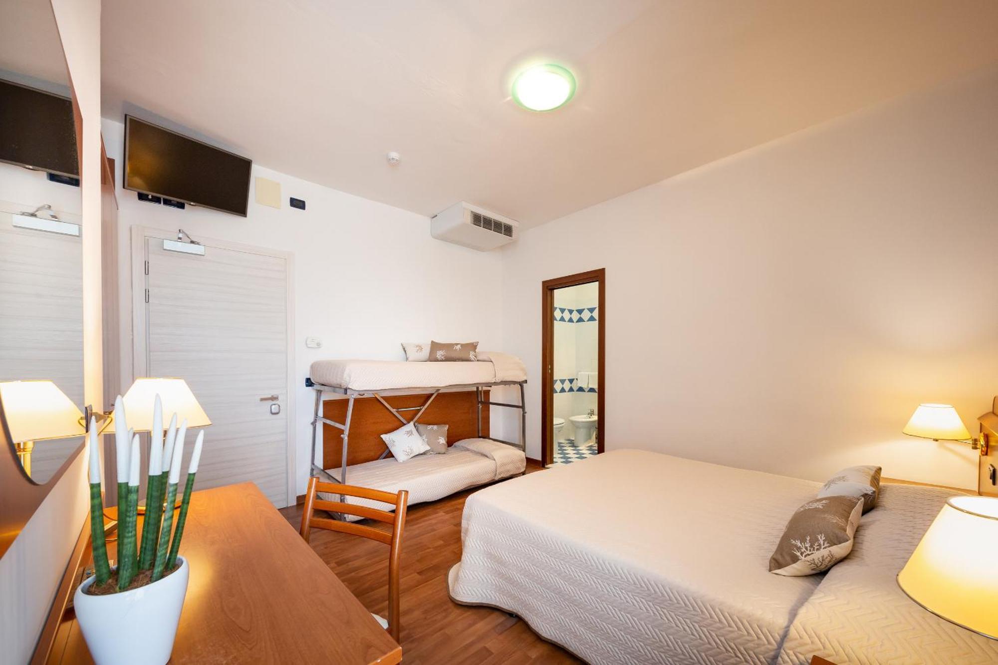 Hotel Delfino Caorle Buitenkant foto