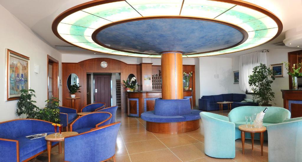 Hotel Delfino Caorle Buitenkant foto