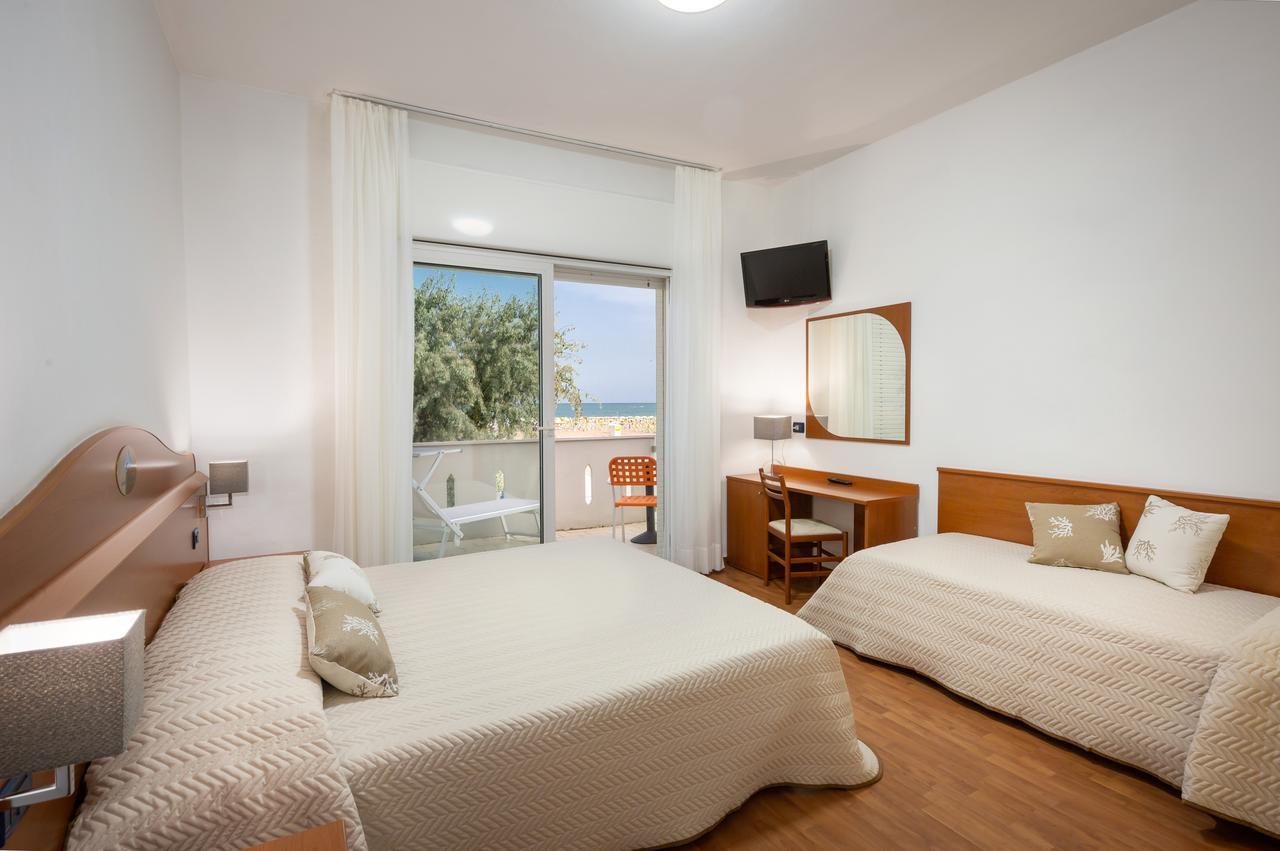 Hotel Delfino Caorle Buitenkant foto