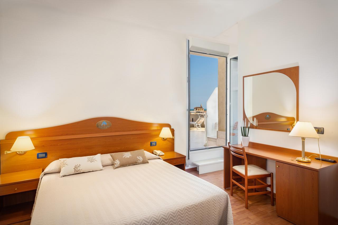 Hotel Delfino Caorle Buitenkant foto